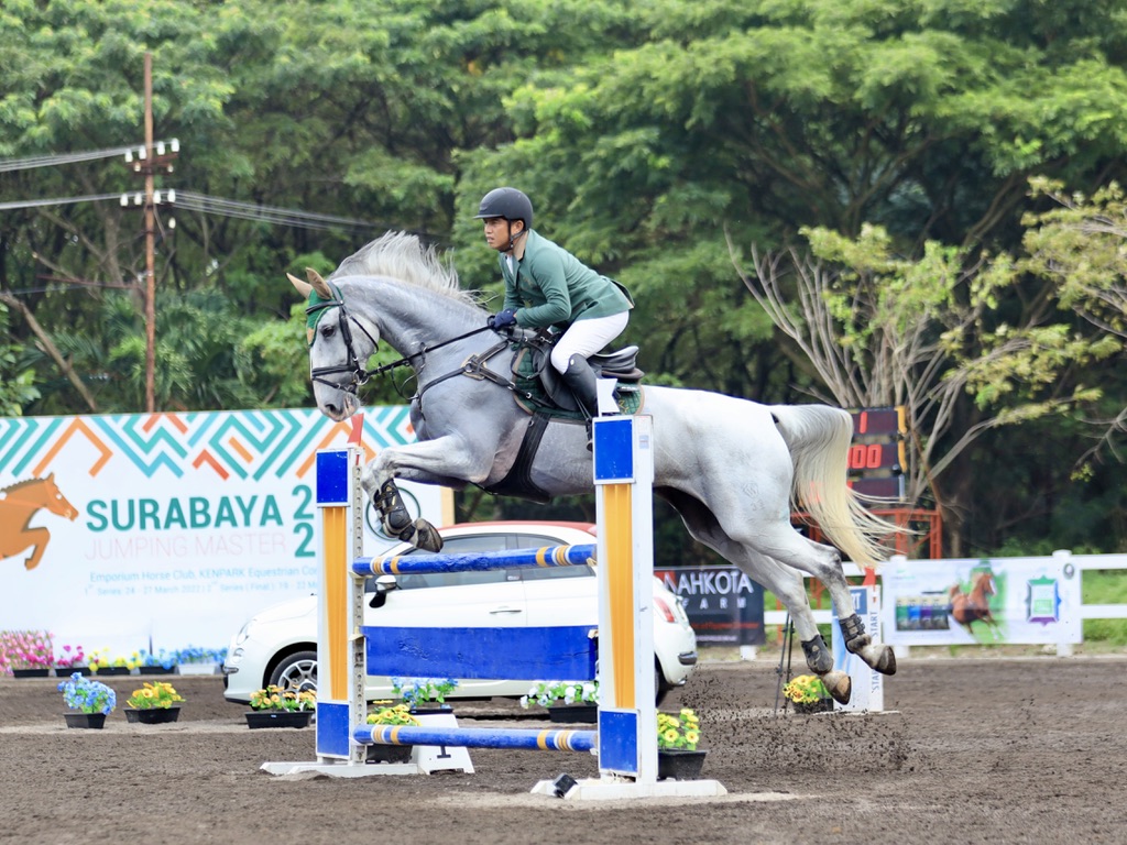 TAMPIL KONSISTEN, STEVEN MENAYANG RAIH 2 MEDALI KELAS JUMPING TERTINGGI