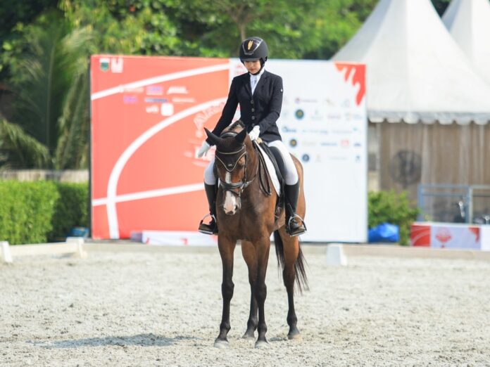 SEMPAT TERTINGGAL DI ROUND 1, SHIFA KAYANA REBUT PIALA PRESIDEN DI KATEGORI DRESSAGE